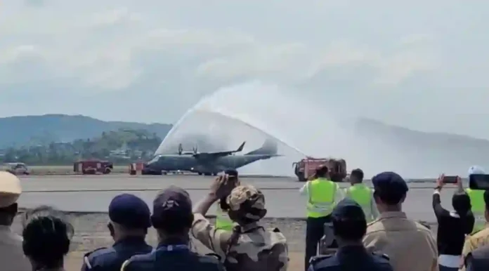 Navi Mumbai Airport : नवी मुंबई विमानतळावर सी-295 विमानाचं यशस्वी लँडिग होताच वॉटर सॅल्यूट, पहा व्हिडीओ