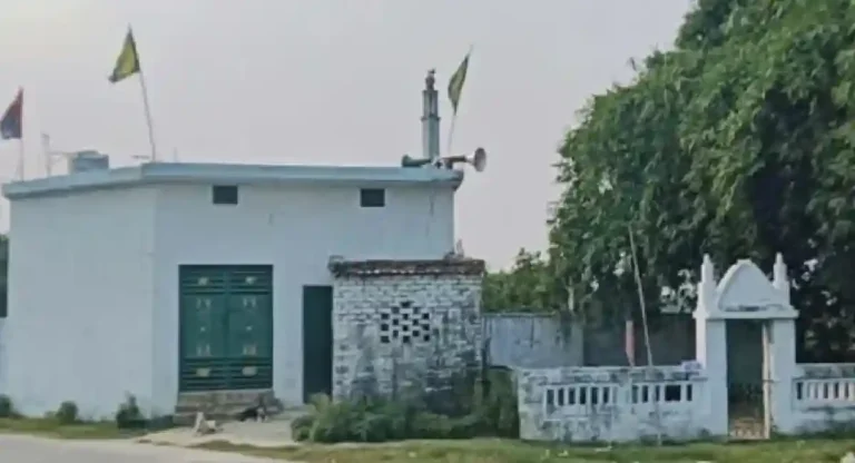 उत्तर प्रदेशात सरकारी जमिनीवर बांधली Masjid 