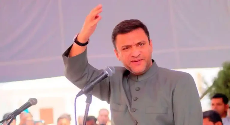 Maharashtra Assembly Election 2024 : अकबरुद्दीन ओवैसी पुन्हा बरळले; हिंदूंवरच हिंदू आणि मुस्लिम वाद वाढवण्याचा ठपका