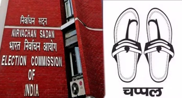 मतदानकेंद्राच्या परिसरात चपला घालायच्या नाहीत ? Election Commission ने दिले 'हे' उत्तर