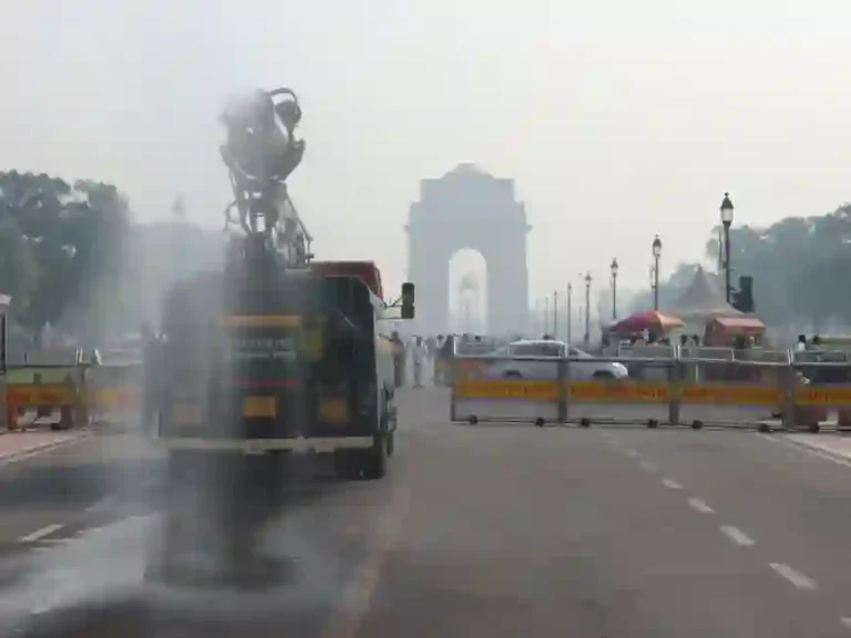 Delhi Air Pollution: दिल्लीतील AQI 367 च्या वर; यमुनेच्या काठावर छठपूजेस बंदी, त्वचाविकाराचा धोका वाढला