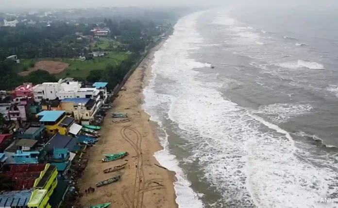 Cyclone Fengal : फेंगल चक्रीवादळामुळे पळणार थंडी! 'या' भागांत रेड अलर्ट जारी