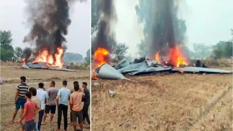 Plane Crash : आगरा येथे हवाई दलाचे विमान कोसळले