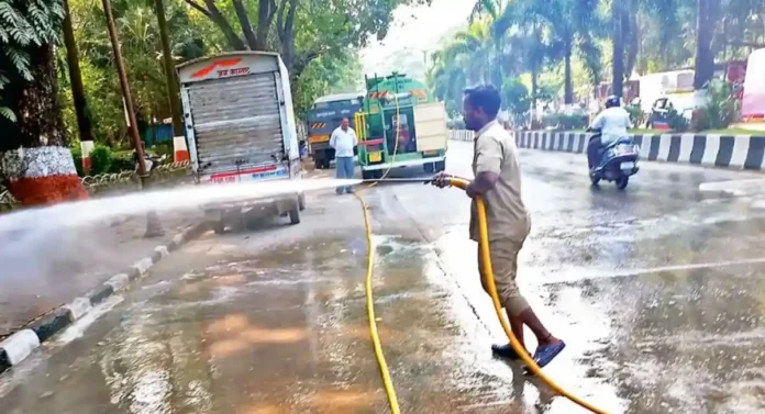 Sion Panvel Highway आणि शहरातील मुख्य रस्त्यांवर डीप क्लीनिंग मोहीम; प्रदूषण कमी करण्यासाठी महापालिकेच्या उपाययोजना