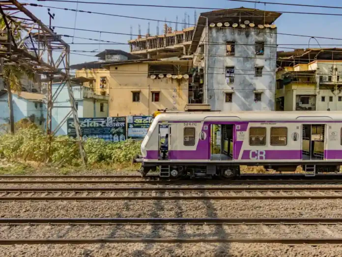 Mumbai Local : तांत्रिक बिघाडामुळे मध्य रेल्वेची वाहतूक विस्कळीत; रेल्वे १५ ते २० मिनिटे उशीराने