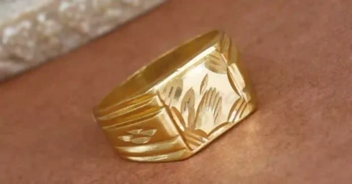 Gold Ring For Men : पुरुषांसाठी सोन्याची अंगठी घेताय ? तर या टिप्स नक्की वाचा ...