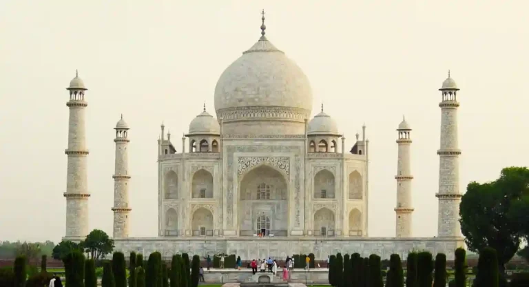 हिंदु सणांच्या वेळी Taj Mahal मध्ये जलाभिषेक करू द्या; योगी युवा ब्रिगेडच्या याचिकेवरील सुनावणी ६ मार्चला