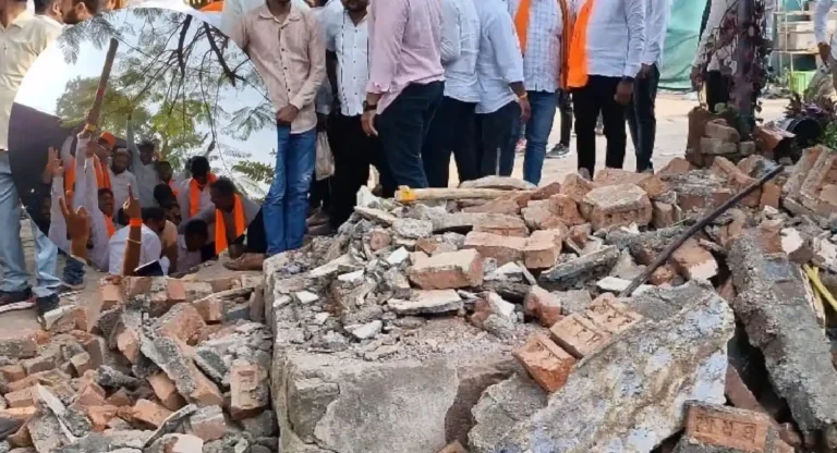 MLA Sangram Jagtap यांनी हटवले सिद्धटेक येथील सिद्धिविनायक मंदिरासमोरील अतिक्रमण