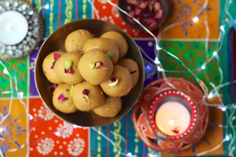 Besan Ladoo Recipe : दाणेदार बेसन लाडू बनवण्याची सोपी पद्धत वाचा एका क्लिकवर …