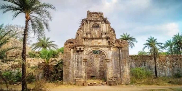 तुम्हाला माहित आहे का Fort Bassein कशासाठी प्रसिद्ध आहे?