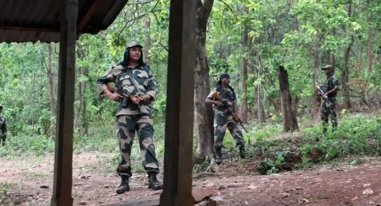 छत्तीसगडमध्ये पाच Naxalites ठार; शस्त्रे, स्फोटके जप्त