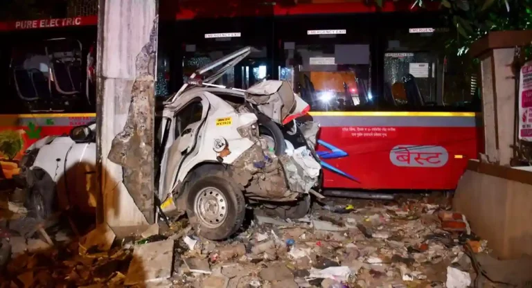 Kurla Bus Accident मधील ३ मृतांच्या नातेवाईकांना आर्थिक मदतीचे धनादेश वितरीत