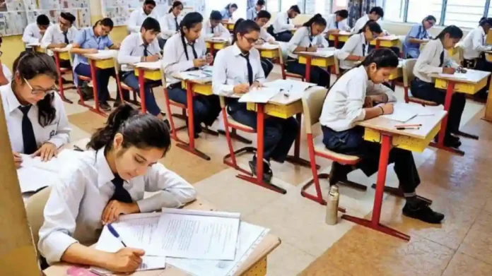 SSC & HSC Board Exam : दहावी, बारावी विद्यार्थ्यांची हॉल तिकीटासाठी अडवणूक न करण्याचे शाळा व्यवस्थापनांना आवाहन