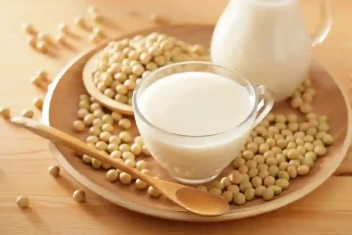 Soya Milk Price : सोया दूध इतके महाग का आहे? त्याचे फायदे, तोटे तुम्हाला माहित आहेत का ?