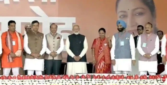 Delhi New CM Oath Ceremony : रेखा गुप्ता यांच्यासह एकूण सहा आमदारांना मंत्रीपदाची शपथ ; वाचा यादी