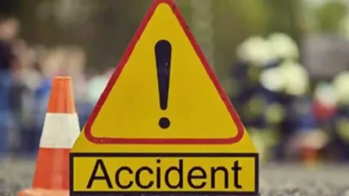 Accident News : भरधाव कार ट्रॉलीवर आदळून भीषण अपघात; चार मित्रांचा दुर्दैवी अंत, तिघे जखमी