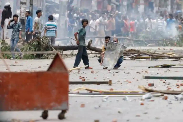 Bangladesh हिंसाचारात आतापर्यंत २३ हिंदूंचा मृत्यू, १५२ मंदिरांवर हल्ले; सरकारने काय म्हटलं?