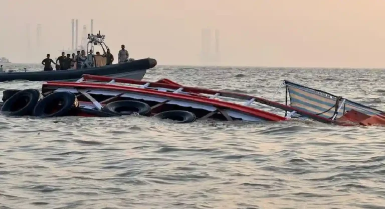 Boat Capsized In Congo : काँगोमध्ये फुटबॉलपटूंना घेऊन जाणारी बोट उलटली; २५ जणांचा मृत्यू